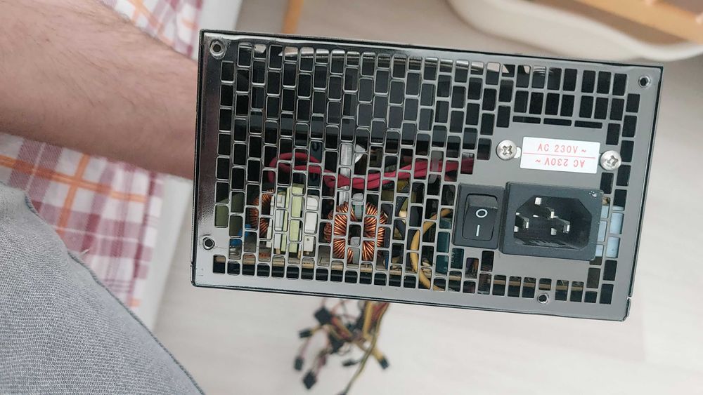 продам блок питания  HuntKey 550W