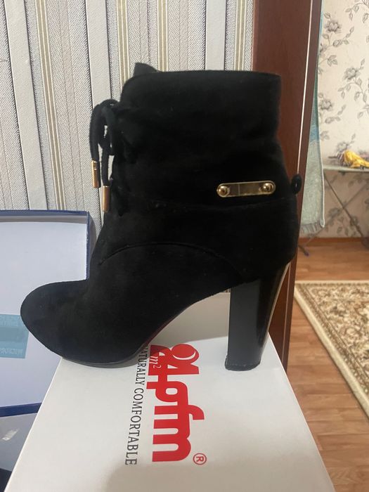 Отдам женскую обувь 38 размера