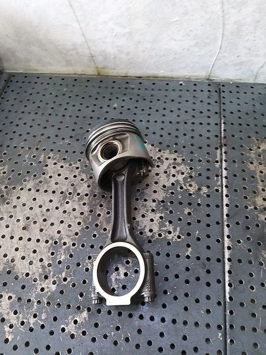 Piston cu biela 2.0 tdi audi a4 b7 8e 017151007