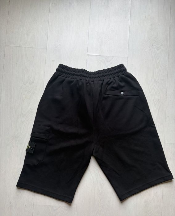 Продавам къси гащи stone island