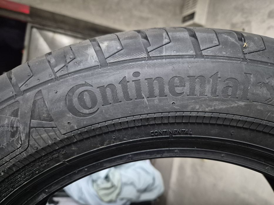 Continental  215/60 R17 c