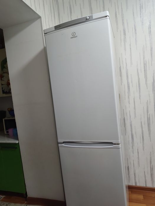 Холодильник indesit