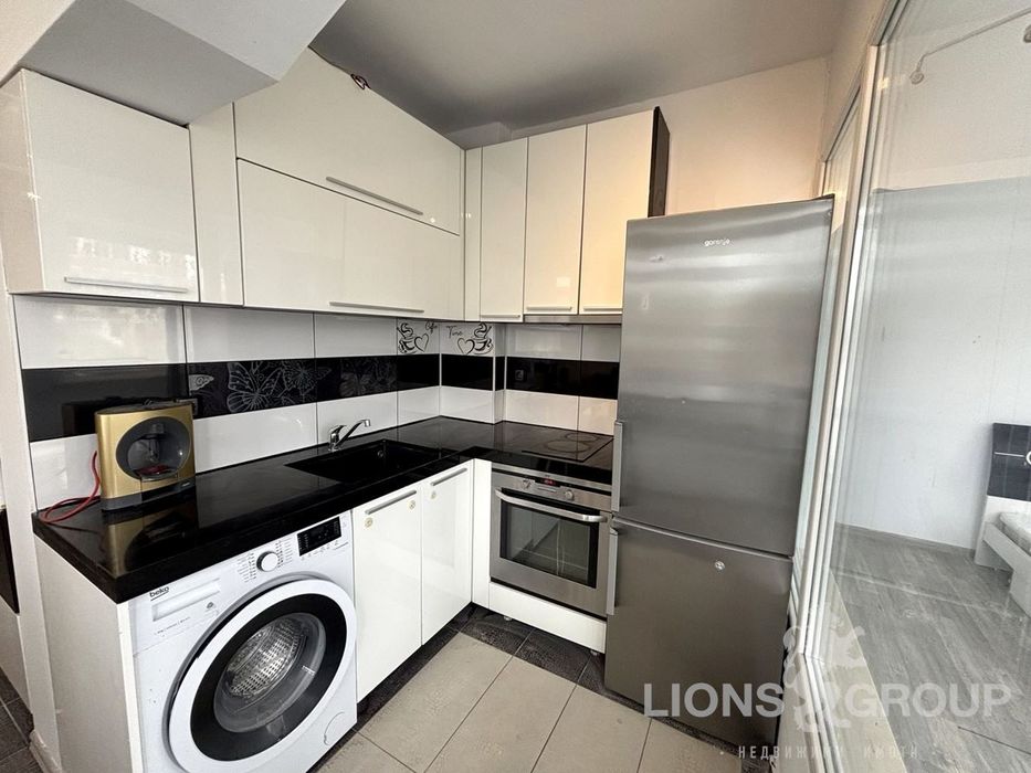 Дава се под наем Тристаен апартамент в Варна, Колхозен пазар - 85 кв.м за 509.49 € - Снимка #4