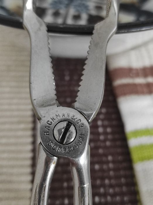 Старинные щипцы для сахара