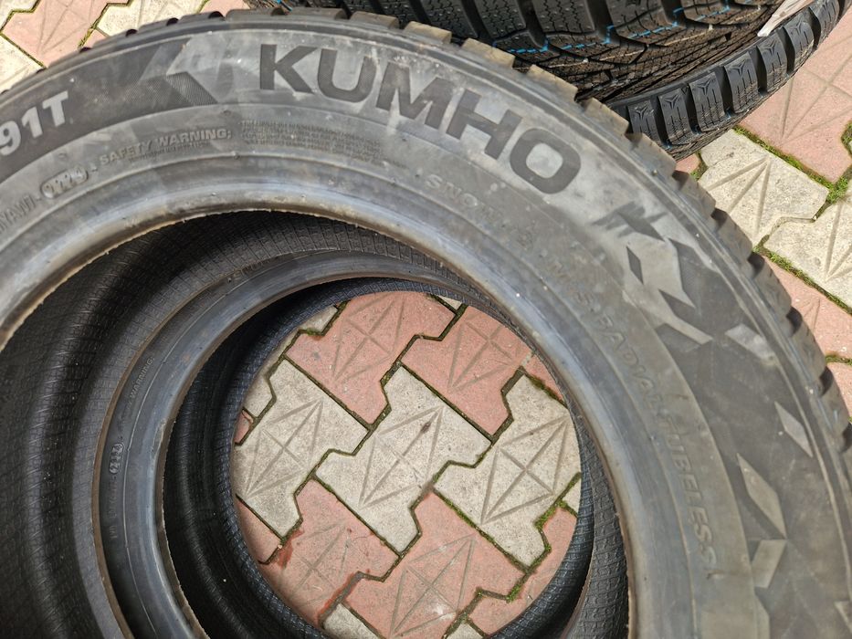 Doua anvelope de iarnă Noi 205 55 16 Kumho