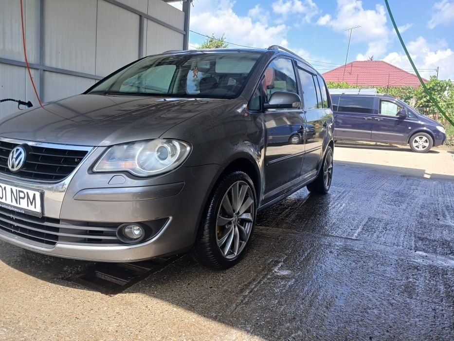 VOLKSWAGEN Touran