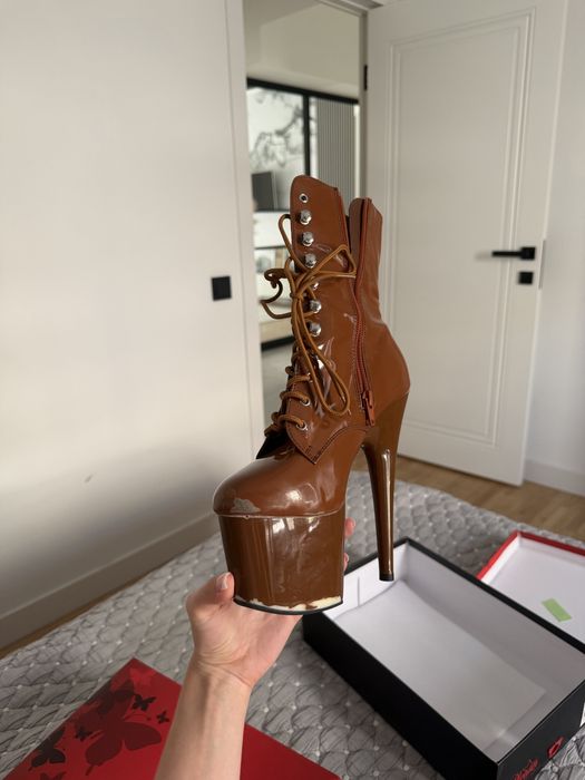 Продам стрипы Pleaser двойки