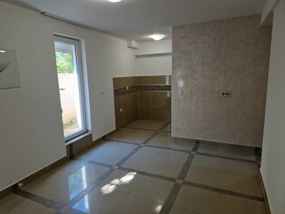 Дава се под наем Двустаен апартамент в Пловдив, Въстанически - 52 кв.м за 183.6 € - Снимка #2