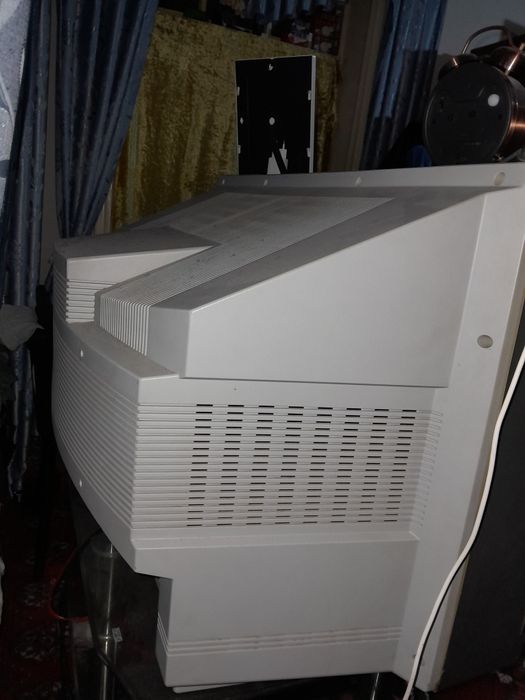 Televizor sotiladi SROCHNA!