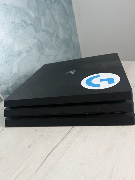 Playstation 4 PRO 1TB + tastatura MARVO