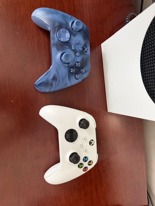XBOX Series S , в хорошем состоянии