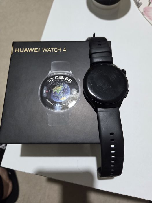 Смарт часовник Huawei watch 4