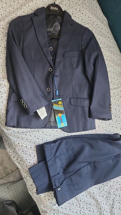 Продам костюм школьный