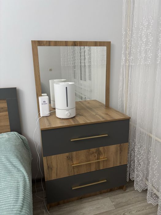 Кровать и комод