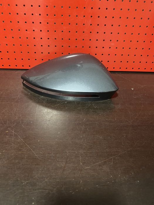 Capac oglinda retrovizoare dreapta Vw Passat B9