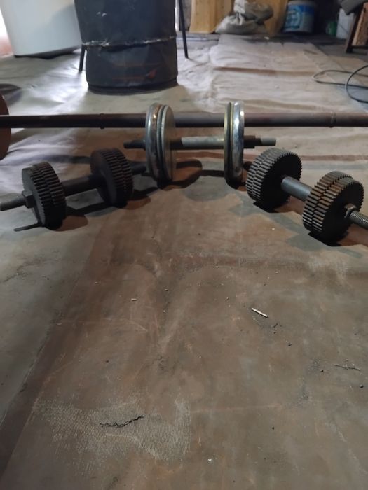 Гантели и штанга.