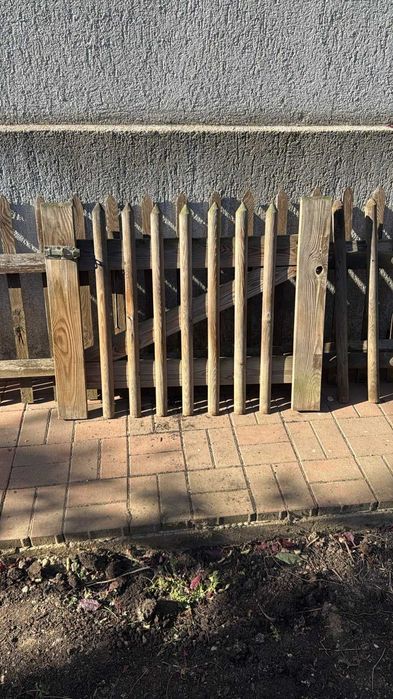 Gard lemn grădină 27 metri, înălțime 80 cm + 10 stâlpi cu suporturi metalice