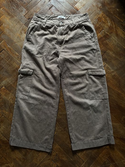 Baggy jeans.