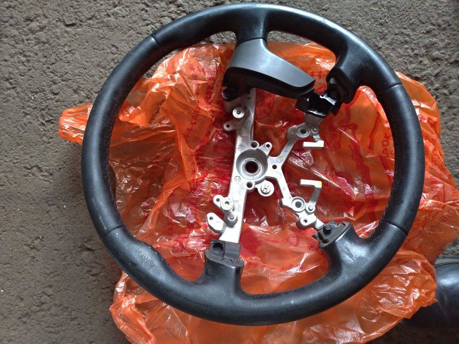 Рулевое колесо (руль) на Авенсис