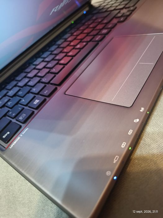 Fujitsu LIFEBOOK E756 | Display 15.6" Full HD Anti-Glare | Intel Core i5-6200U | 16 GB RAM DDR4 | 1TB SSD Shark Gaming | DVD-RW - Modular Bay