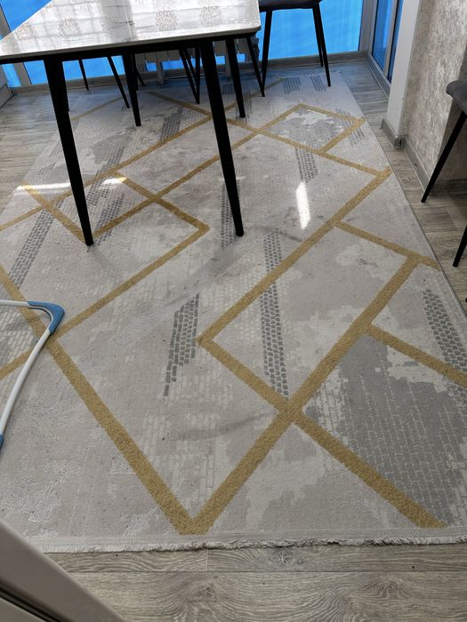 Ковер 2*3 в хорошем состоянии