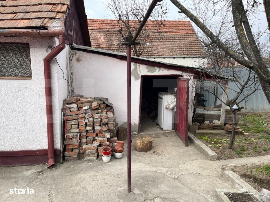 Vand casa in Oradea, intr-o zona linistita, aproape de centru comercia