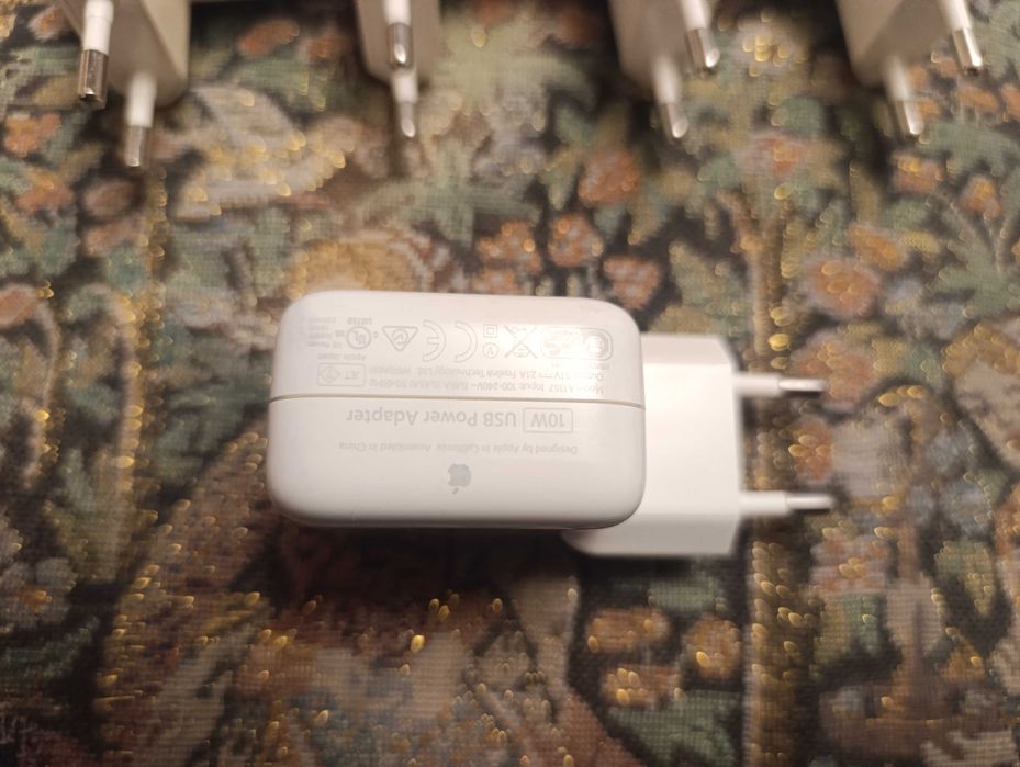 Продам блоки питания на Apple,оригинал недорого