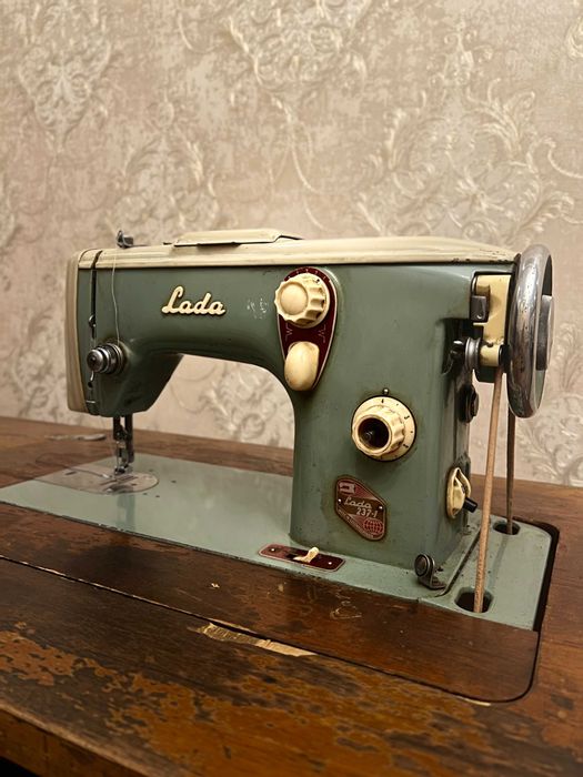 Lada tikuv mashinasi sotiladi