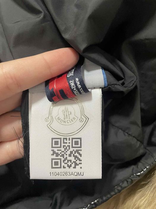 Vand geaca Moncler 1,68 se potriveste 70 kg
