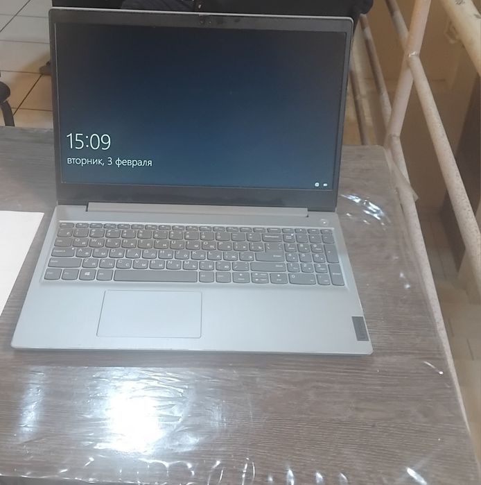 Noutbuk   Lenovo