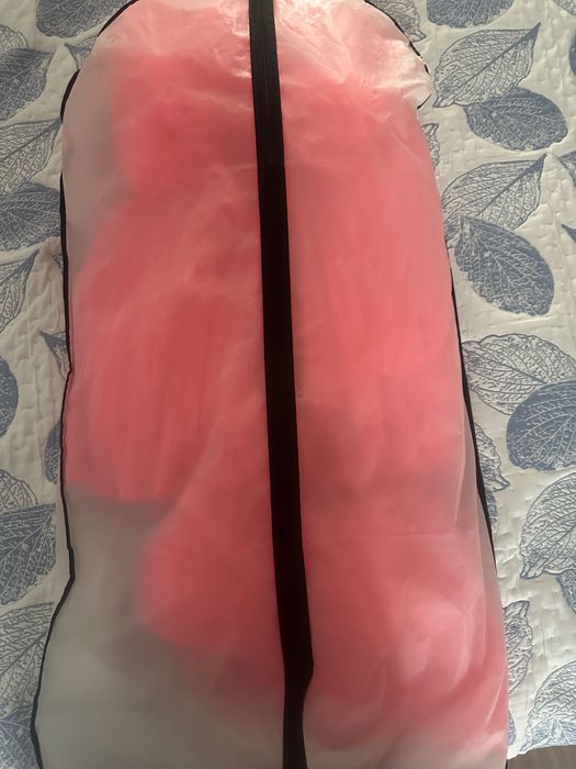 Нарядное пышное платье для девочки со шлейфом