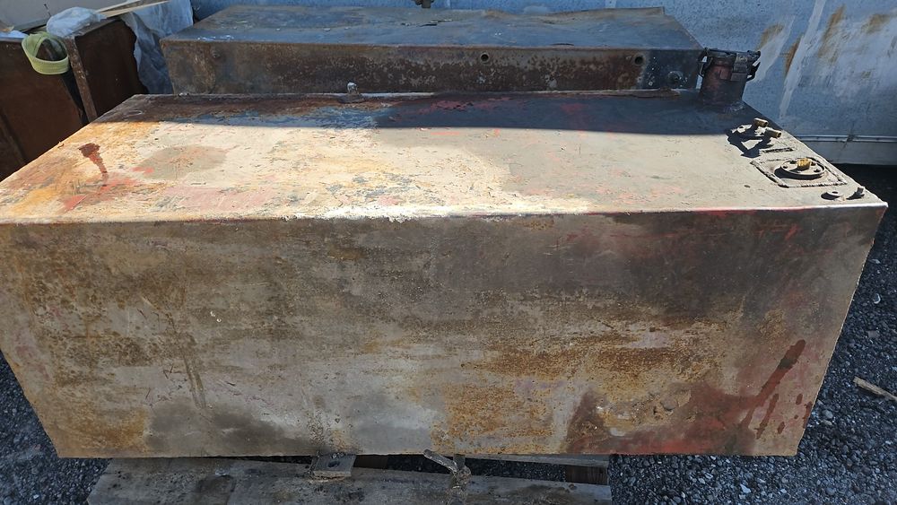 Продам бензобак на 500 литров