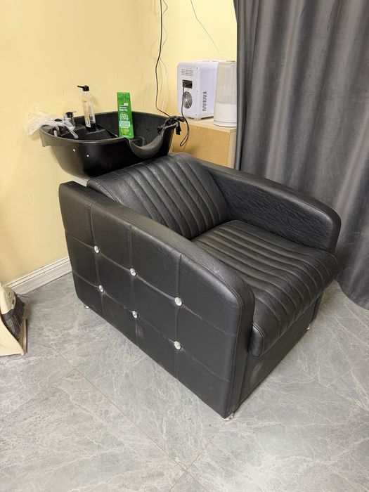 Срочно продам мойку,маникюрный стол