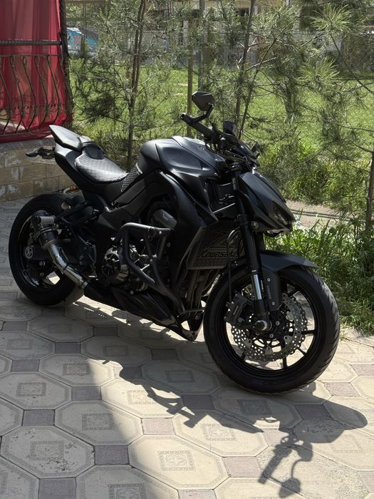 Мотоцикл Kawasaki Z1000, полностью черный, тюнинг, идеальное состояние