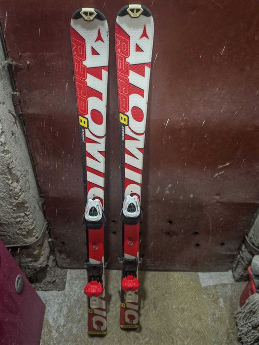 Schi / ski echipament complet copii schiuri Atomic clapari Rossignol casca Scott