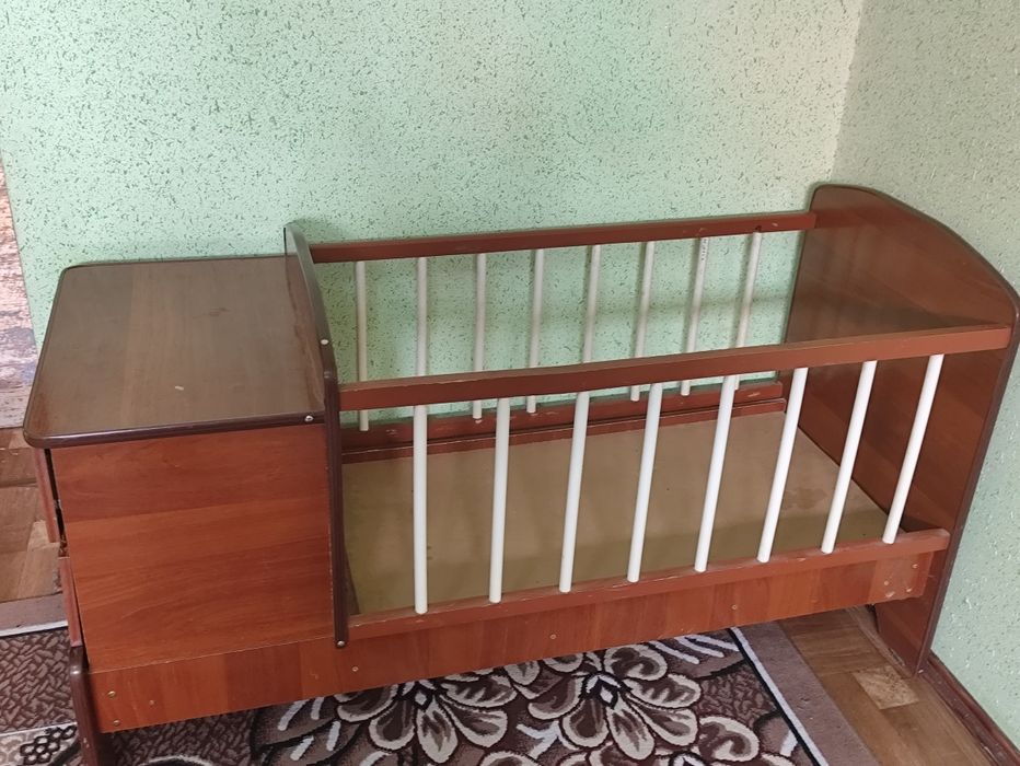 Bolalar kravatchasi sotiladi