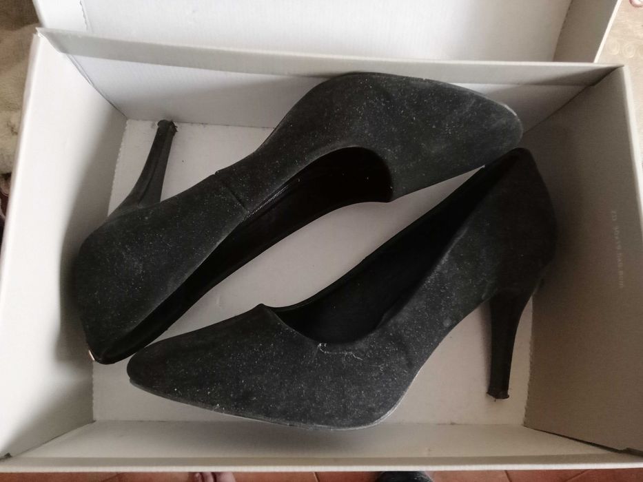 Елегантни обувки с висок ток