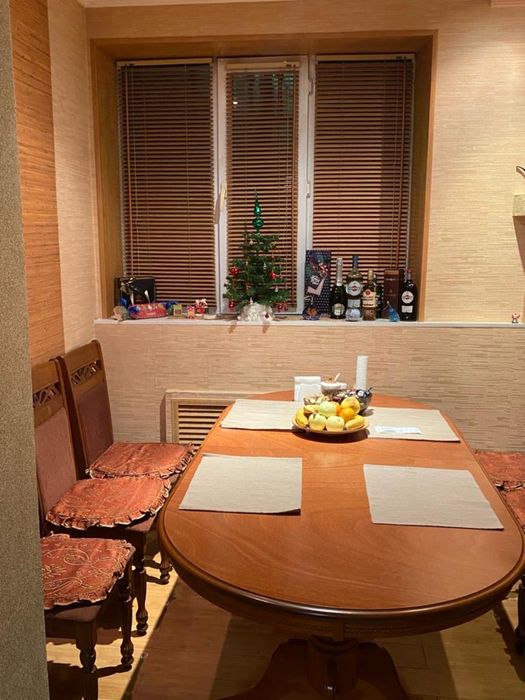 Стол (до 3 м.) и стулья (10 шт.) . Малайзия.