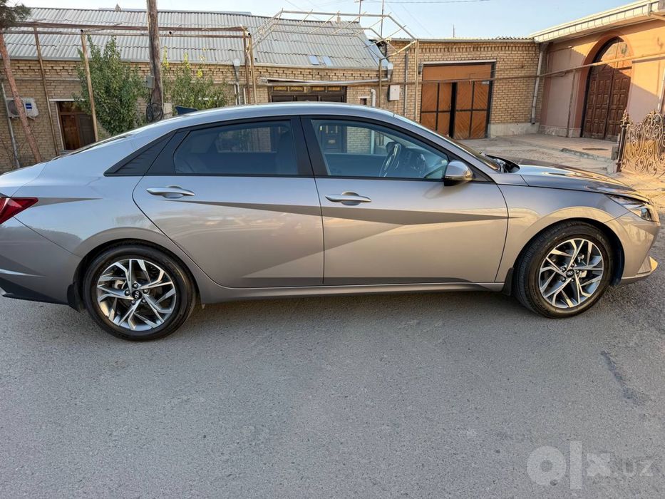 HYUNDAI ELANTRA CN7 2022 год серый