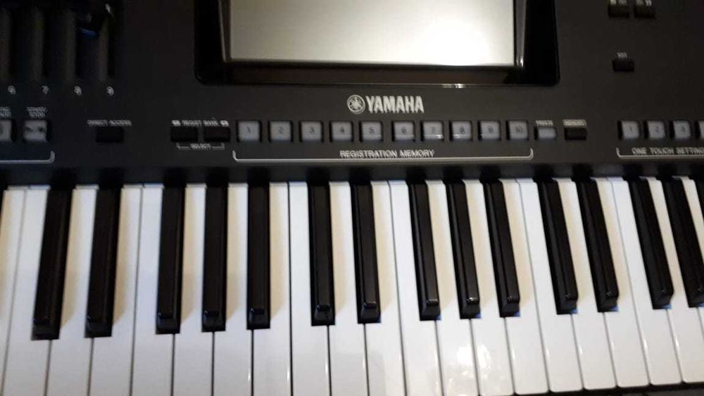 Yamaha Genos синтезатор