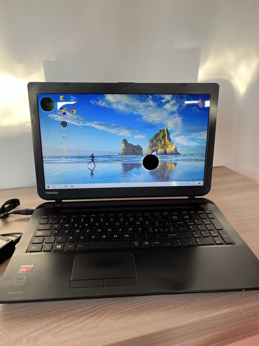 Laptop Toshiba folosit functionabil la 150 LEI