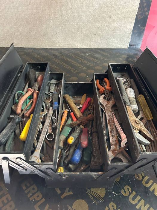 Метален Куфар за инструменти лот с малко гидоре комплект