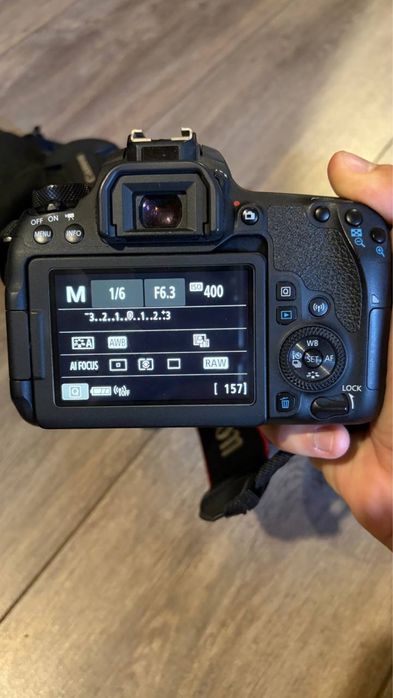 Фотоопарат зеркальный Canon EOS 77D