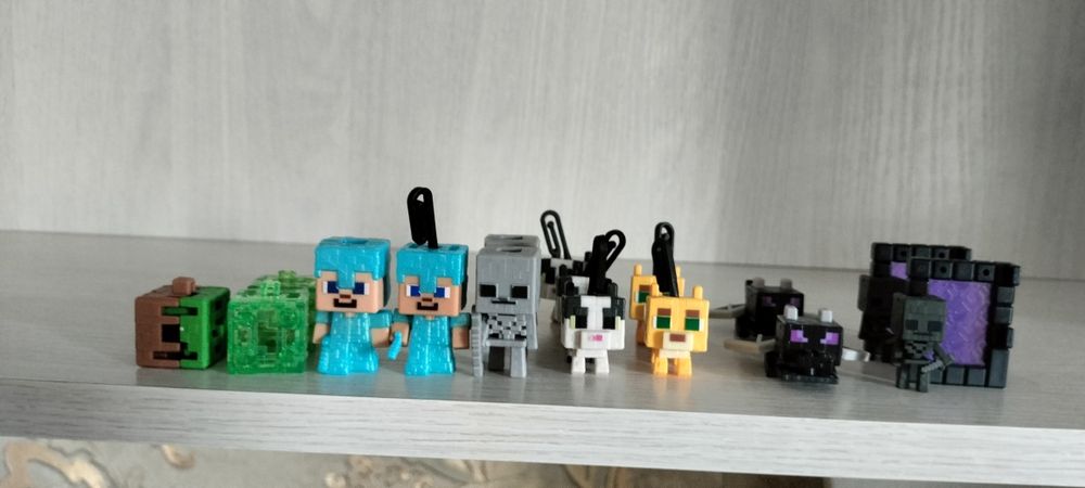 Продам фигурки Minecraft из Kinder Joy