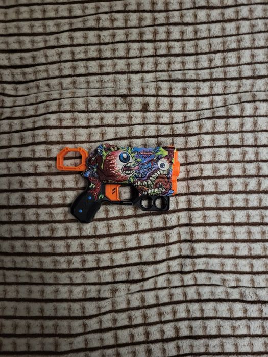 Продам пистолет на резиновых пульках