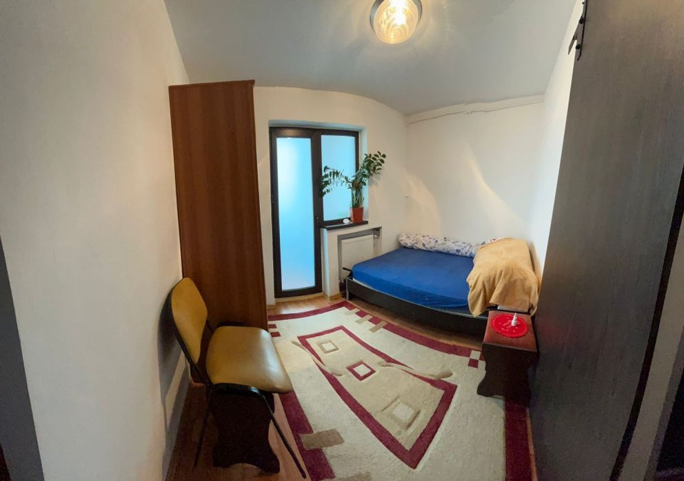 Vând apartament 2 camere zona Mega Mall