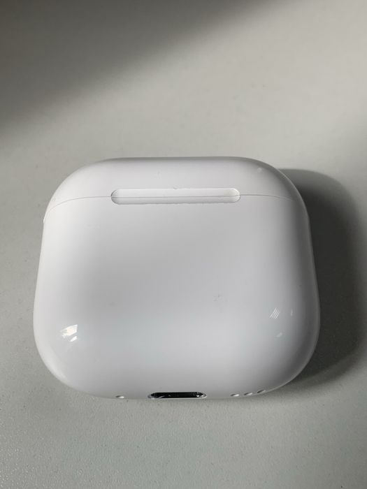 Apple AirPods 4 ANC