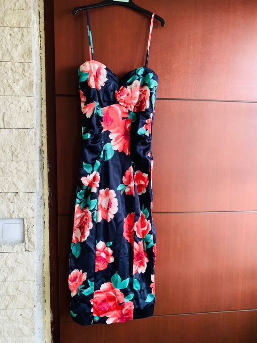 Vând rochii purtate foarte puțin