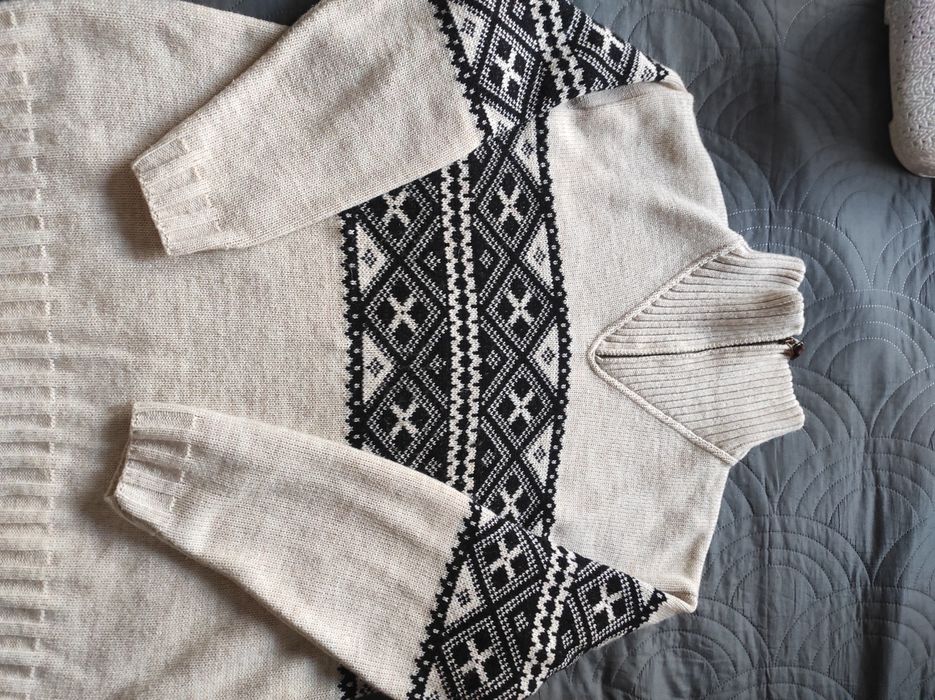 Мужской джемпер с узорами