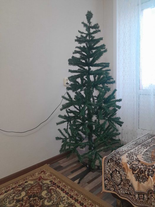 Продам елку размер 1.8